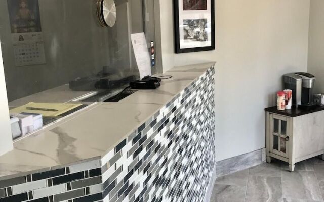 Palace Inn & Suites - Newport News/Jefferson Ave