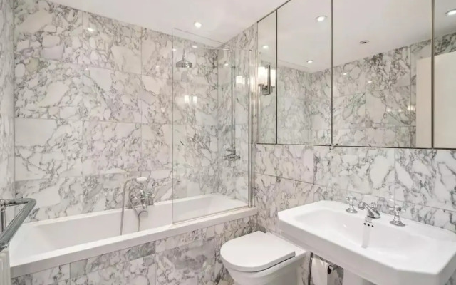 Luxurious 3-bed 2-bath Apartment in Belgravia
