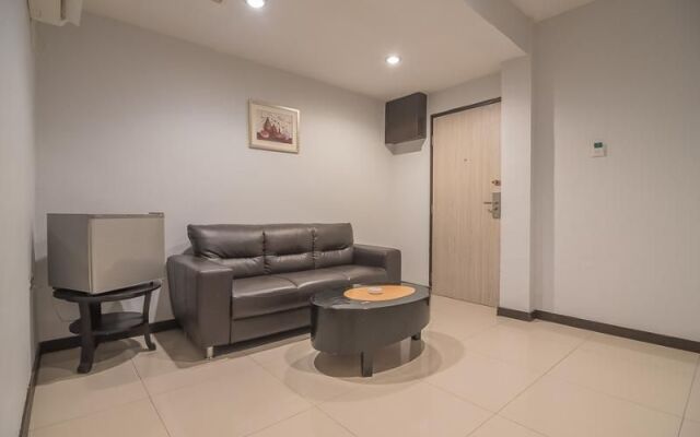 RedDoorz Plus near Harbour Bay Mall Batam