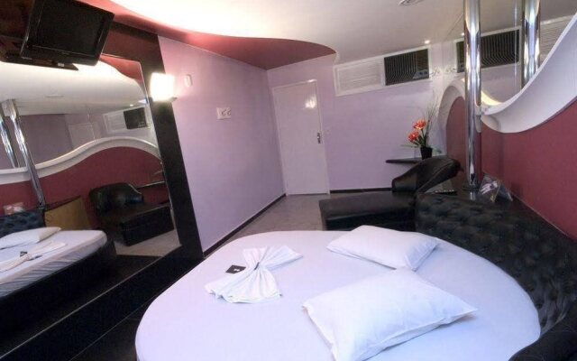 Playtime Motel