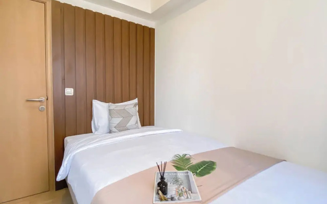 Modern Look And Restful 3Br At Meikarta Apartment