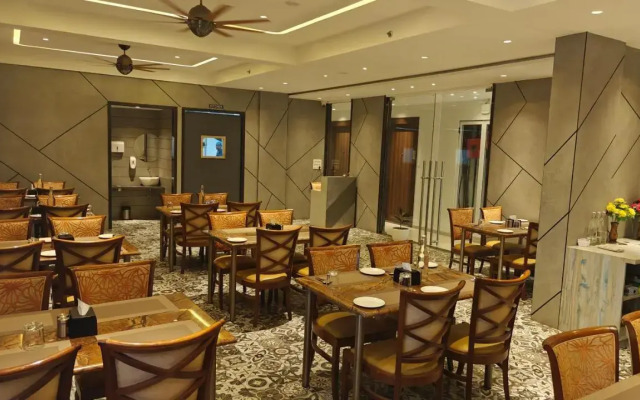 The Excellency by OYO Rooms