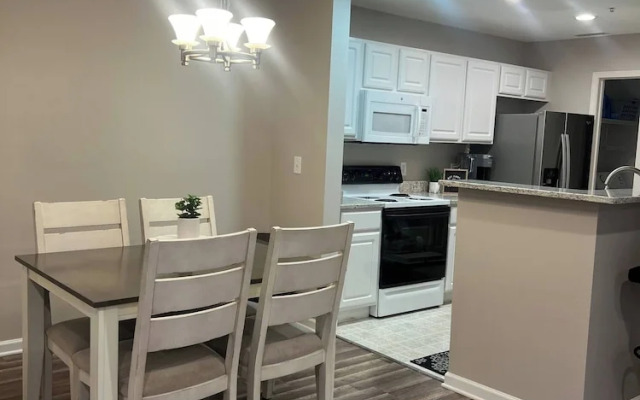 Fantastic Get Away Condo In Strongsville!