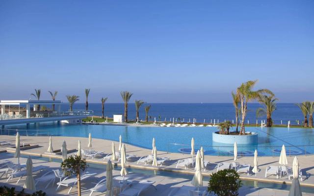 King Evelthon Beach Hotel & Resort