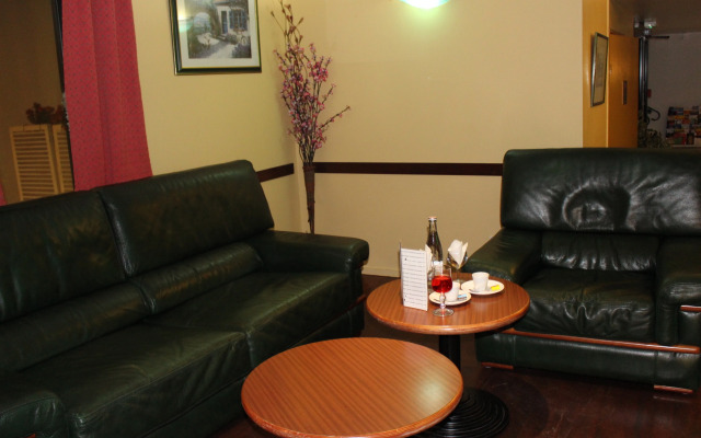 Euro Hotel Sovereign Paris Saint-Denis