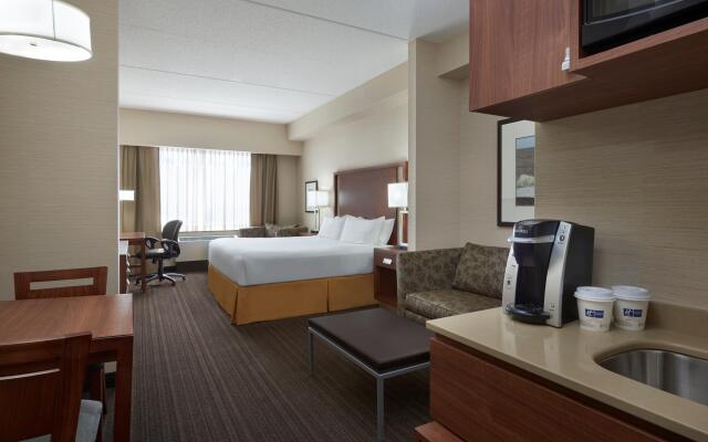 Holiday Inn Express & Suites Vaughan-Southwest