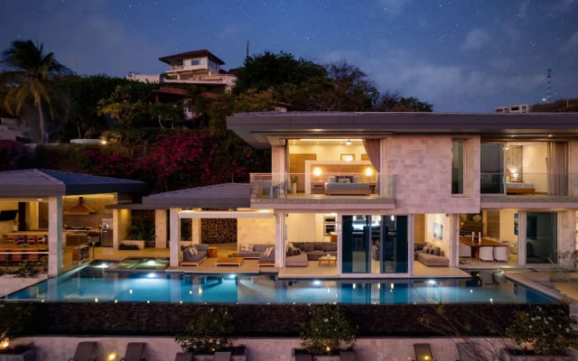 Luxury Villa: Hot Tub: Ocean Views: Fully Staffed