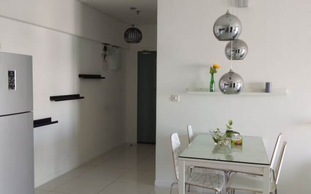 Mercu Summer Suite by Annie Homes