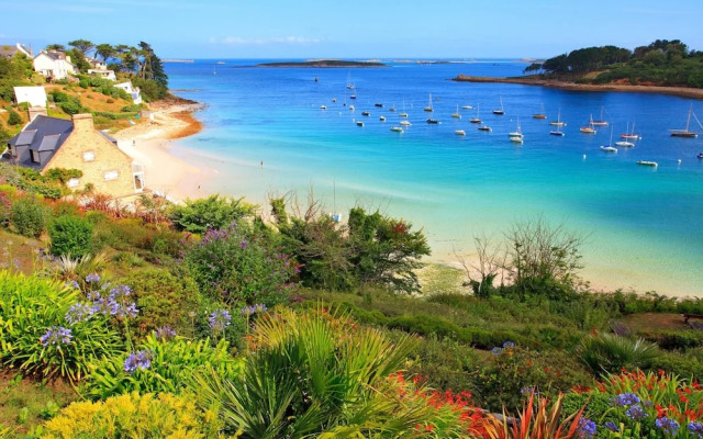 House in Plourin Near Sandy Beaches
