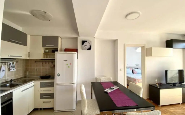 Matea's Appartment 0.8km to center private parking