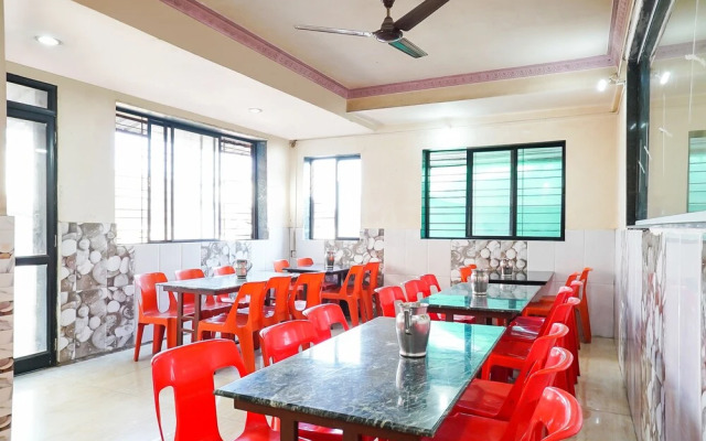 OYO 18653 Hotel Swami Samarth
