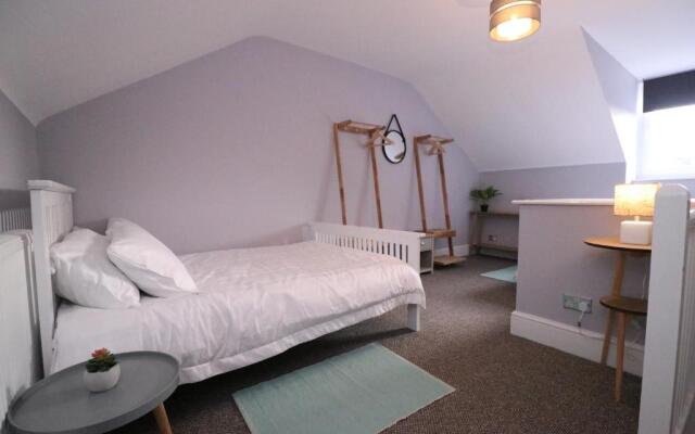 Amaya Five - Newly renovated - Very spacious - Sleeps 6 - Grantham