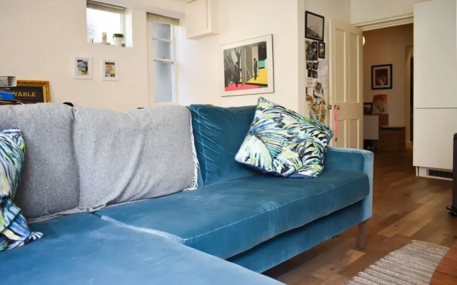 Modern 3 Bedroom Flat in Central Brighton Townhouse