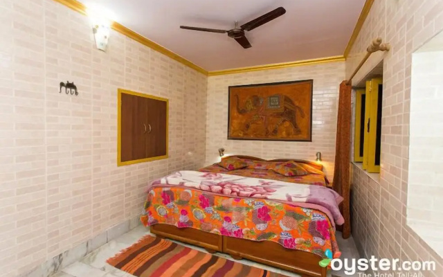 Ganpati Guest House – Guest Rooms – Varanasi