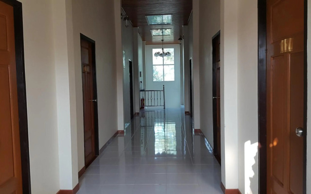 Ruen Narisra Resort