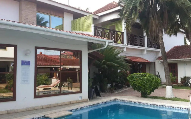 La Paradise Inn