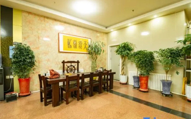 Ruoqiang holiday inn