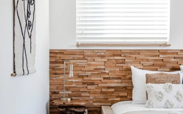 Marley’s Beachhouse - Luxury Guest Room with balcony