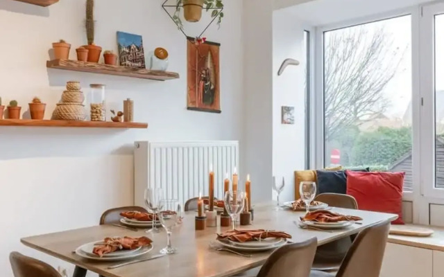 Homely Duplex Near Historic City Center Station