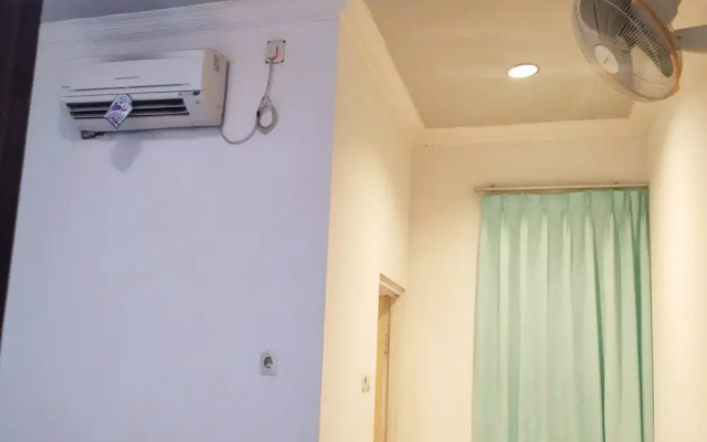 RedDoorz near Living Plaza Palembang