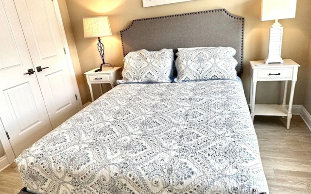 Salty Dog 5 Bedroom Home by RedAwning