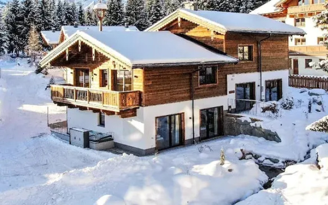 Luxury Chalet Pinzgauer Almhutte in Konigsleiten