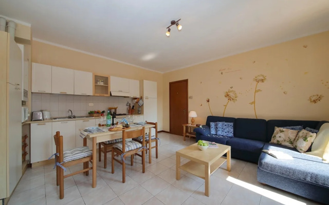 Petalo Bianco 100m From Lake