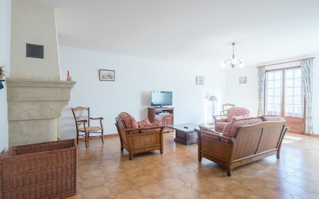 Refined Holiday Home in Villefranche-du-perigord With Garden