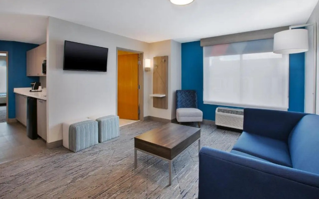 Holiday Inn Express & Suites Buffalo by IHG