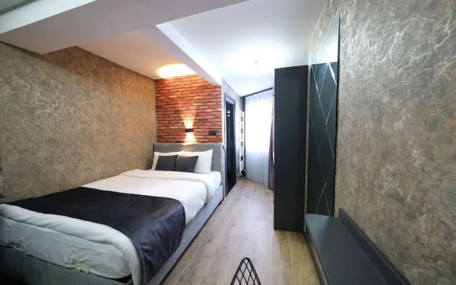 Nomad Hub Istanbul Suit