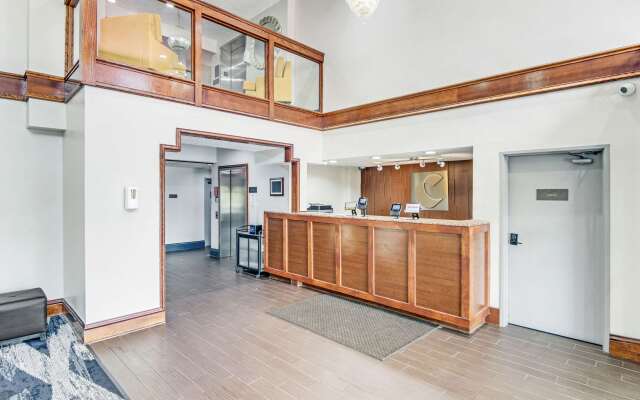 Comfort Suites near I-80 and I-94