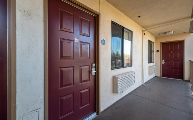 California Inn & Suites Rancho Cordova - Sacramento