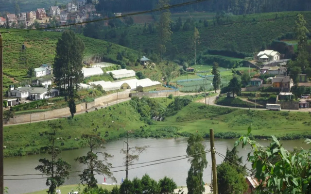 Lake View Holiday Home