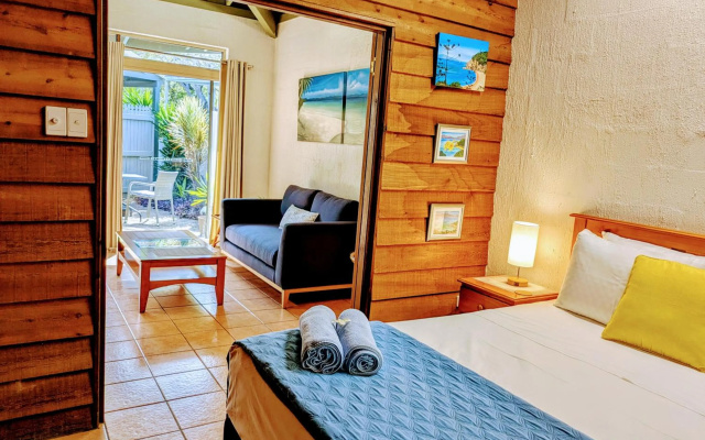 Beachside Cottage - A Private Peaceful Hidden Gem 50m to Beach – Guest Rooms – Magnetic Island
