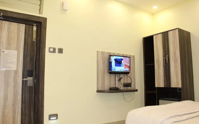 Hotel Shantinivas