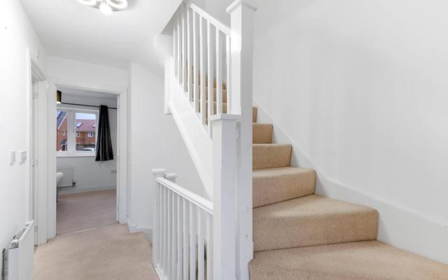 Luxury 3 bdrm Serviced House Leavesden