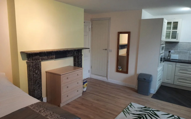 Self Contained Studio Flat in Winterton Hall