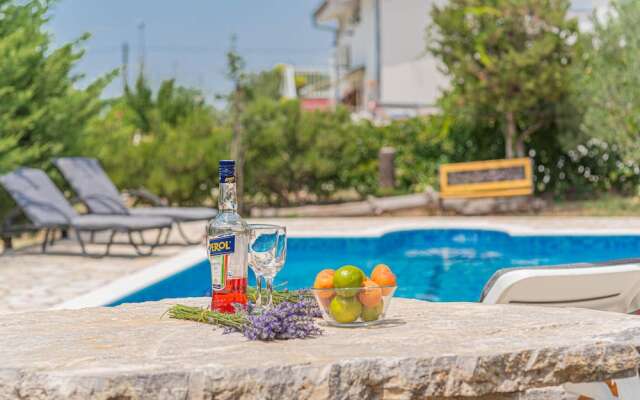 Amazing Home in Lozovac With Wifi and 3 Bedrooms