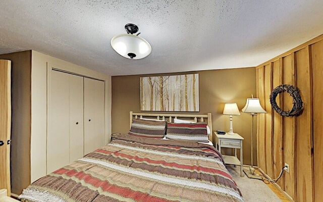 Lakpowpa 6 Bedroom Cabin