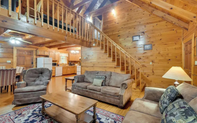 Cabin w/ Hot Tub ~ 6 Mi to Downtown Gatlinburg!