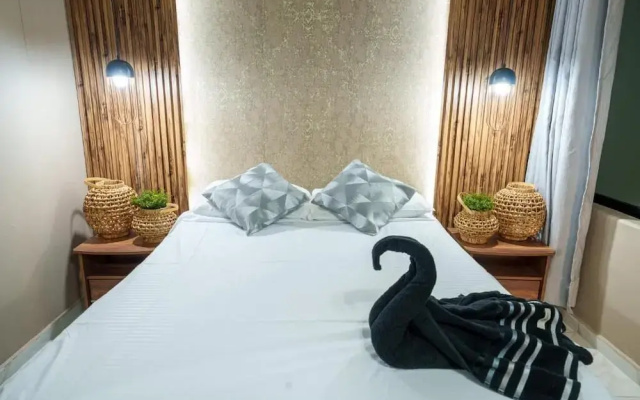 3BR  w Arcade 1 Block from Lleras Park