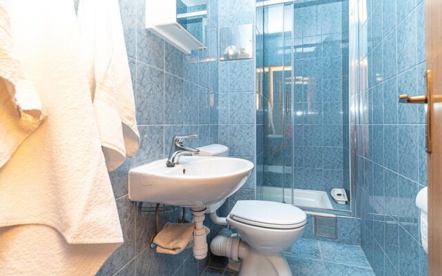 Stunning Apartment in Slatine With Wifi