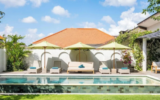 Luxurious Family 6 Br Villa in Seminyak Breakfast Include
