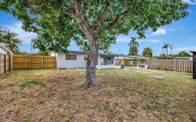 Pompano Beach Bungalow for 5!
