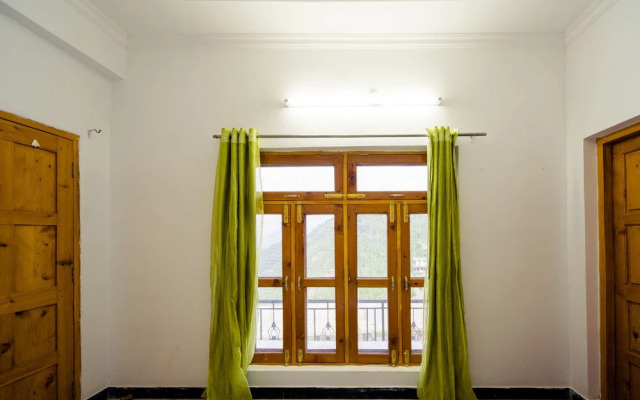 OYO 13292 Home Peaceful 2BHK Villa Kempty Fall