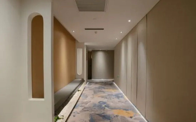 Starway Hotel (Xinyang Nanwan Lake Normal University Branch)