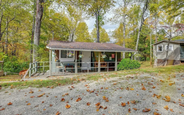 Whittier Vacation Rental Cabin in Tranquil Setting