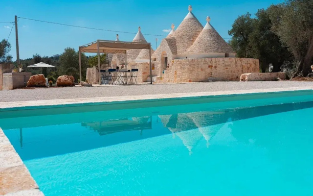 Trulli Scacciapensieri con Piscina