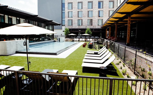 The George, by Valencia Hotel Collection
