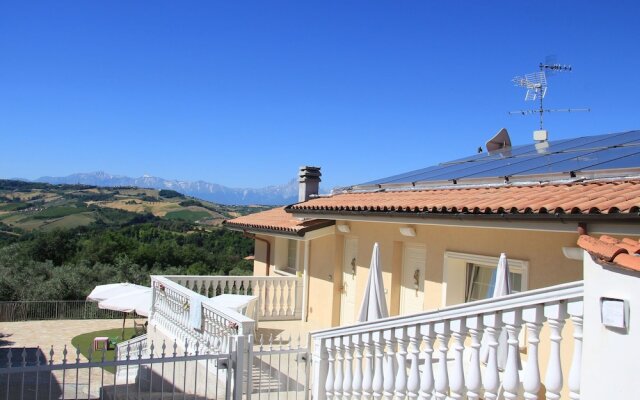 Villa with Salt Water & Heated Pool & Hot Tub near sea